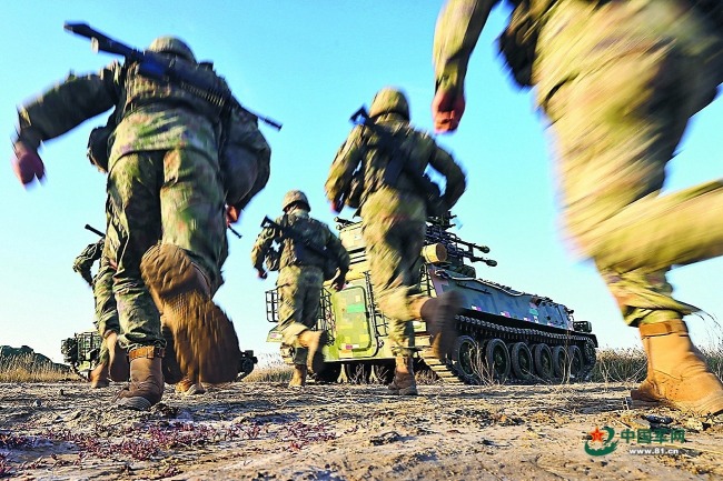 陆军某旅防空营实弹射击训练影像