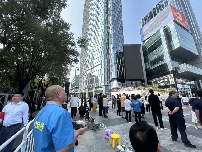 三里屯大屏转播阅兵活动 多地同步直播共阅盛典