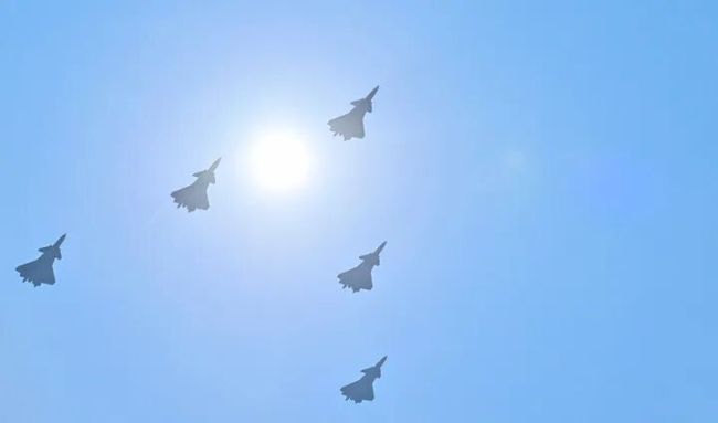 九三阅兵，新一代武器装备震撼亮相