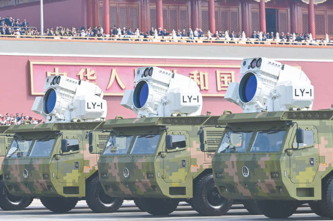 洲际导弹射程“覆盖全球”，无人系统改变空战模式，九三阅兵装备让外媒“大吃一惊”