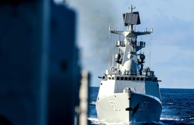 火力全开！直击舰艇编队实弹射击震撼瞬间