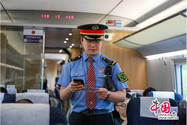 巴基斯坦总统赞中国高铁速度！
