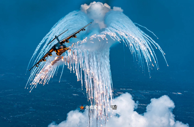 震撼！空中极近距离拍战机影像大片来了