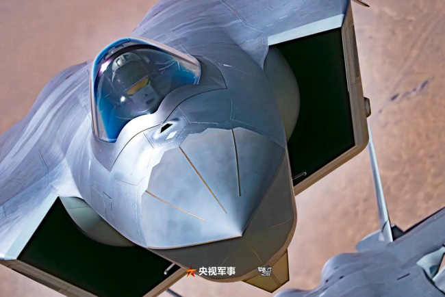 震撼！空中极近距离拍战机影像大片来了