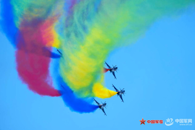 鹰击长空：镜头下的“蓝天舞者”