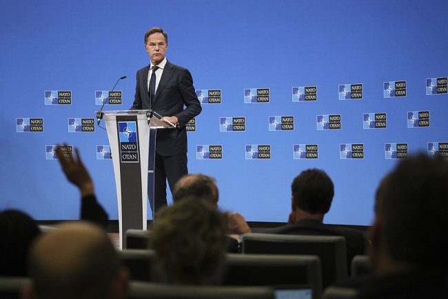 英美指责“鲁莽行为”,俄方回击“荒唐闹剧”,安理会激辩北约遭俄“侵犯”事件