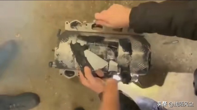 乌克兰警方逮捕发动机内藏97万美元女子!