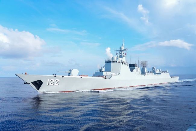 海军唐山舰、大庆舰、太湖舰奔赴亚丁湾