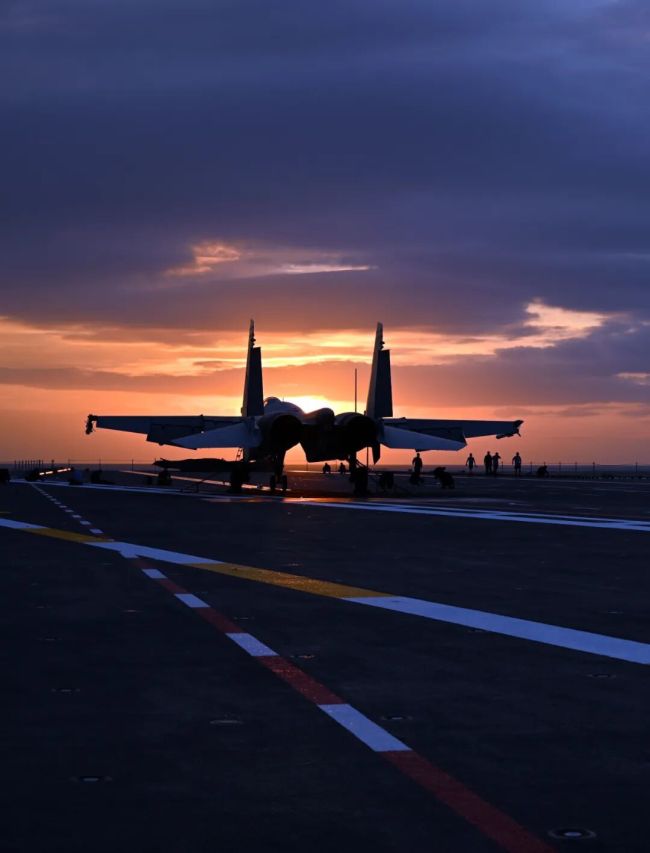 福建舰入列，人民海军迈入“三航母时代”