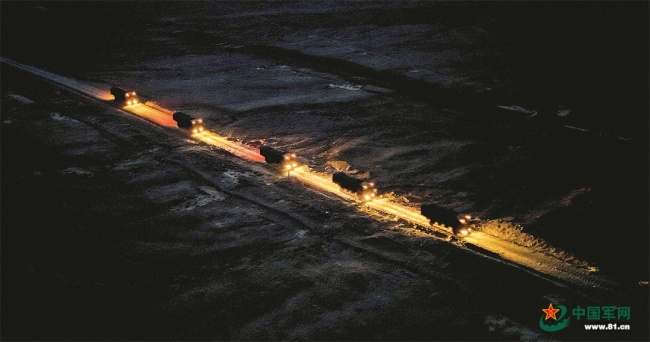 陆军某旅火力分队组织实弹射击考核