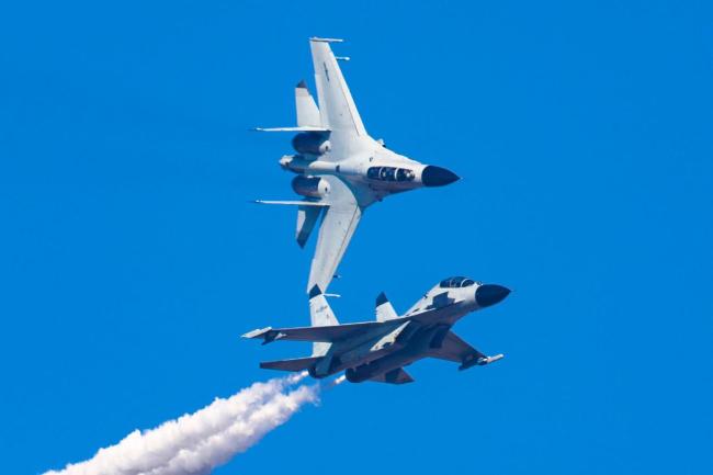 奋飞向战！海军航空兵歼-11B大片上新