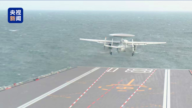 福建舰入列后首次海上实兵训练 多型舰载机亮相