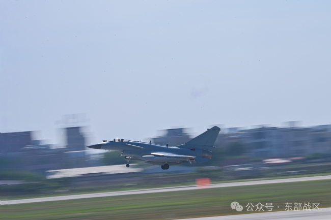 “计时，起飞！”云端之上飞行员锤炼实战能力