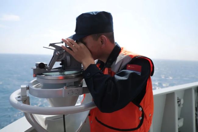 编队出击丨海军湖北舰开展实战化训练！