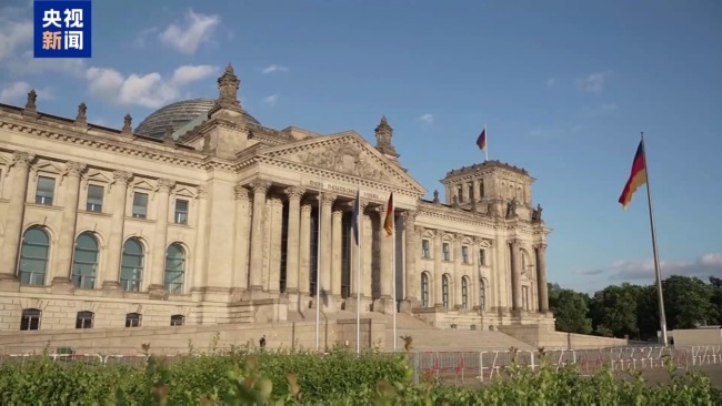 德国总理：铭记历史、正视过去永无止境