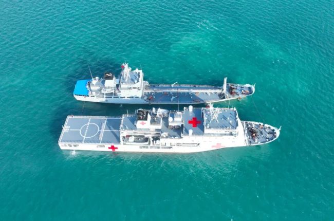 分秒必争！海上搜救实兵训练在南海某海域展开