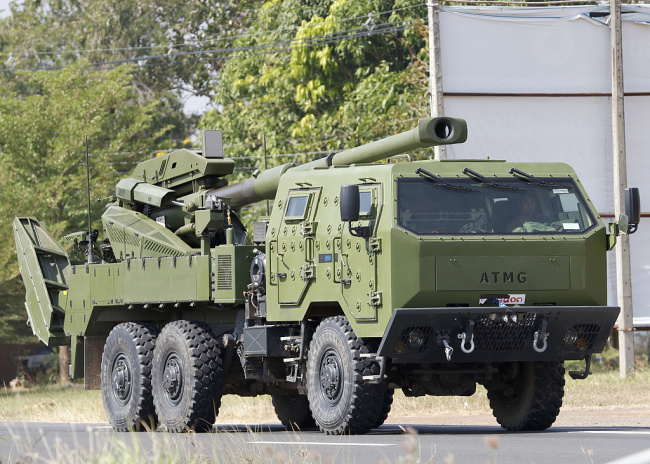 泰柬战火蔓延至平民聚居区,两国边境数万民众被迫撤离