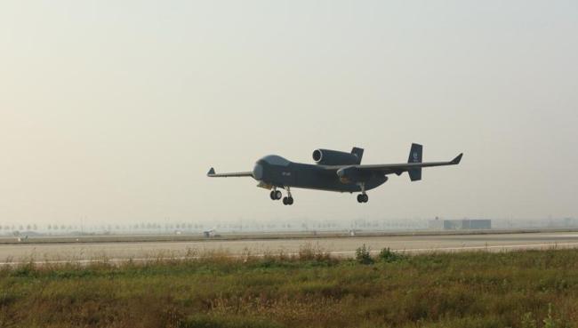 中国“空中航母”首飞成功！