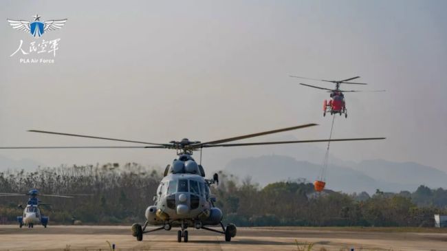 铁翼飞旋，赴汤蹈火！军地联动共守绿水青山
