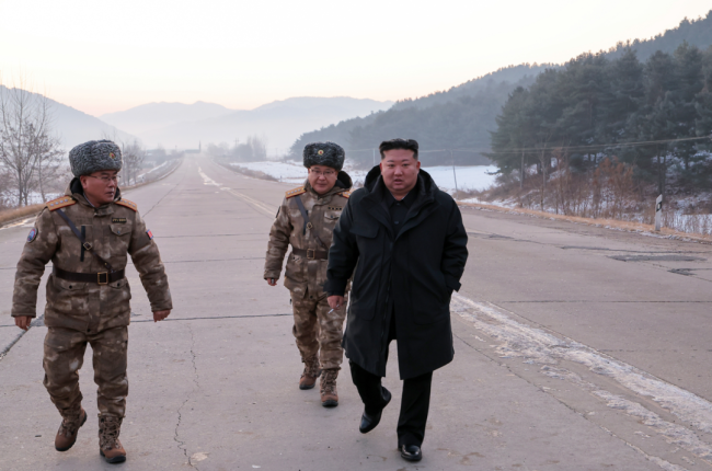 2026年朝鲜首次导弹试射 金正恩现场观摩