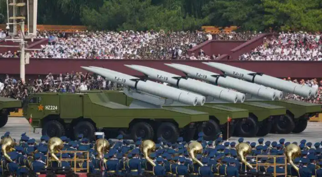 2025军势｜海军武器：航母发展依然受重视，无人潜航器参战开启海战新模式