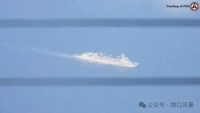 南海风波再起，菲律宾军机偷窥黄岩岛，072坦克登陆舰突现