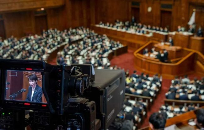 高市早苗,“危险的逞强”