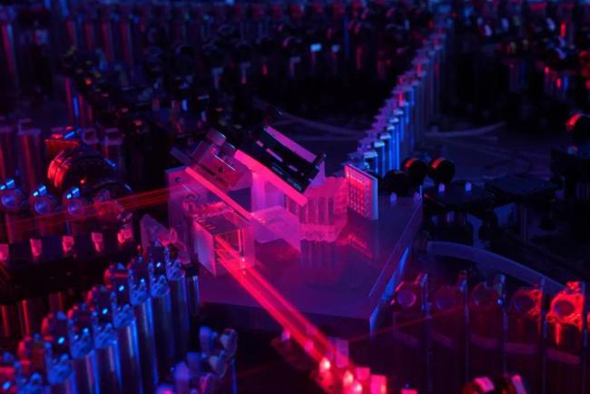 中国量子计算原型机九章问世 处理高斯玻色取样的速度比超级计算机快一百万亿倍