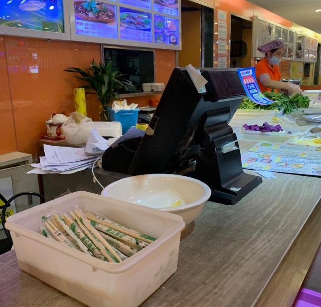 北京本月严查商家主动提供一次性餐具，违规最高罚5万