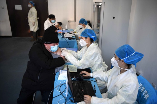 北京市3路、9路、47路等线路公交司机接种新冠疫苗