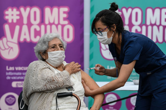 2月3日中国新冠疫苗助力智利启动全国大规模接种