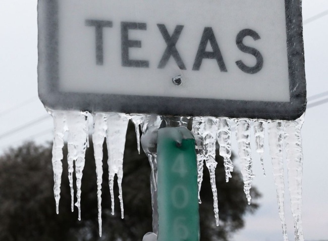 △美国得克萨斯州遭遇暴风雪袭击（图片来自：CNN）
