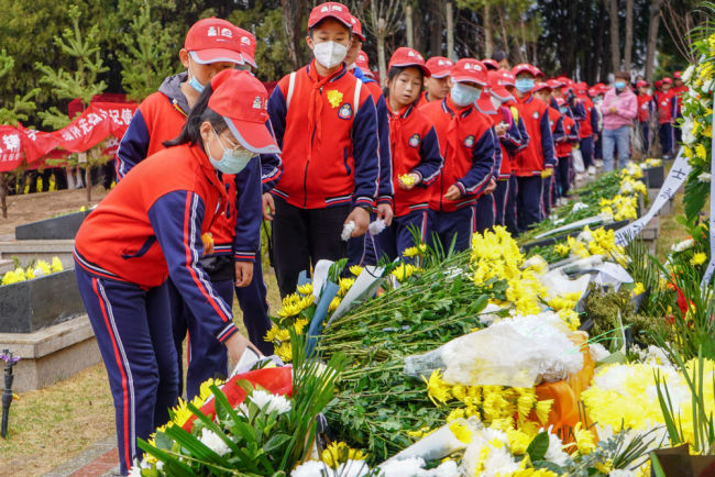 新华全媒+丨收货地址烈士陵园，这10000份网友的祭奠让人泪目！