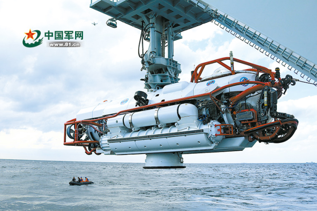 动用军舰,潜艇,反潜飞机使用声呐或者潜航器进行搜寻,"石宏指出,"由于