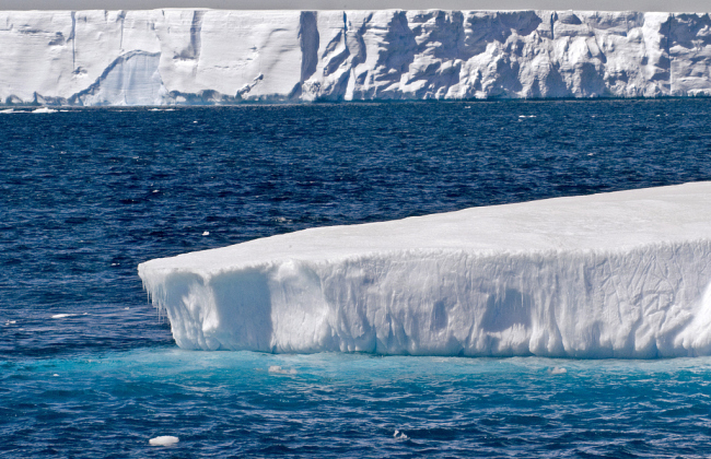 世界上最大的冰山从南极脱离 现位于威德尔海