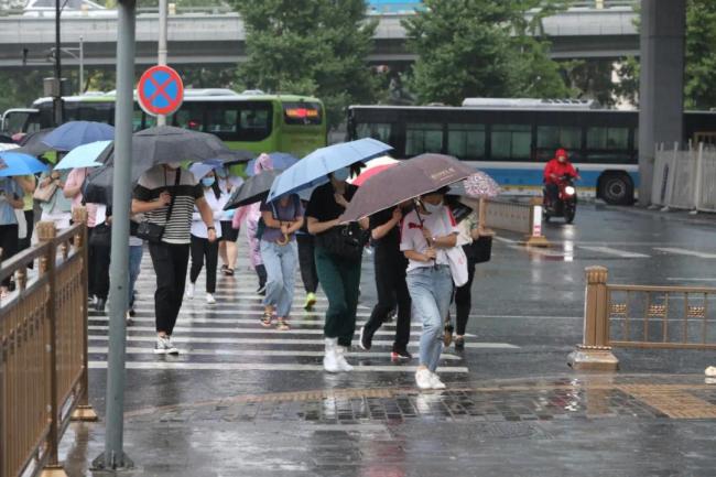 北京暴雨冲上热搜！今天的雨有多大→