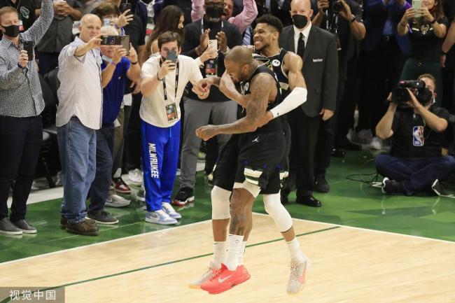 雄鹿时隔五十年重夺NBA总冠军