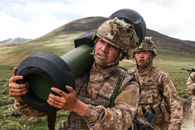 西藏军区某合成旅曝光装备红箭12反坦克导弹
