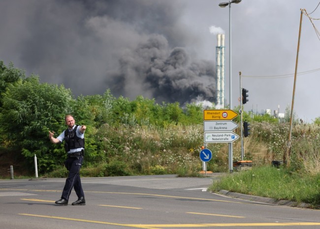德国化工企业爆炸致多人伤亡 有毒空气仍在扩散