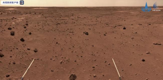 △“祝融号”火星车拍摄的复杂地形地带图
