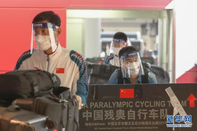 中国残奥代表团首批队伍抵达东京