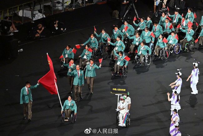 2020东京残奥会开幕 周佳敏王浩执旗率中国代表团入场！
