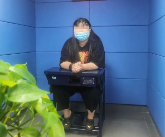 与大学生“网恋”一个半月骗得318万，主播被刑拘