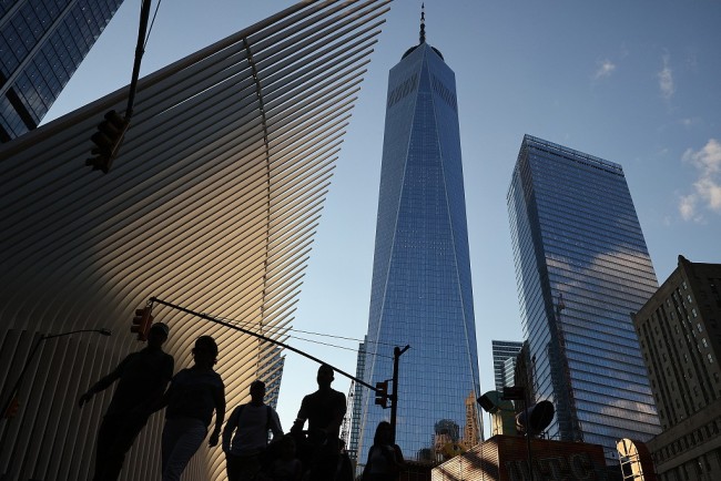 “9·11”事件将迎来20周年纪念日 纽约民众参观纪念馆
