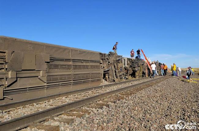 美国一火车在蒙大拿州脱轨