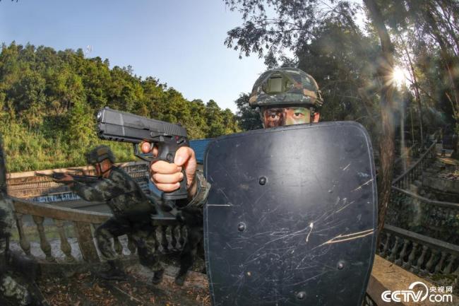 厉兵秣马护平安 练兵备战不停歇