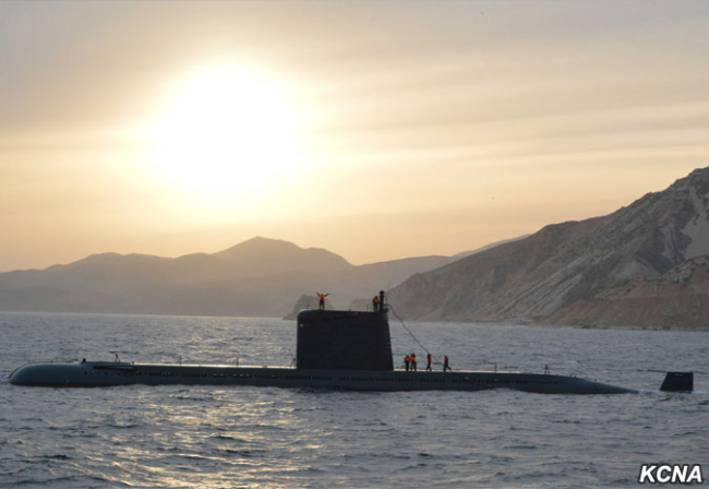 朝鲜使用潜艇试射新型潜射弹道导弹