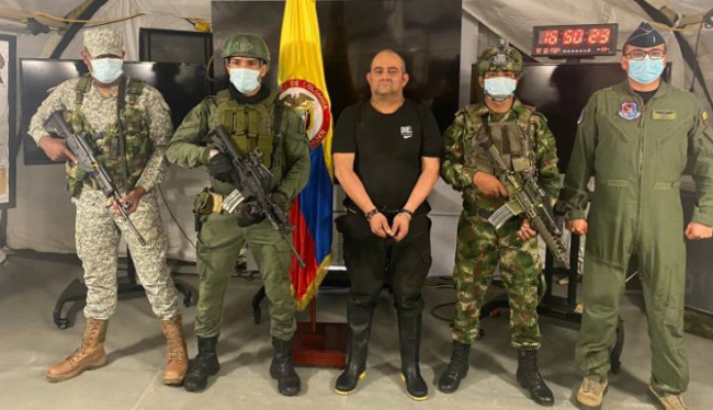 哥伦比亚大毒枭落网：500兵力破8层防线合力围捕