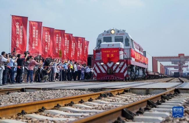 9月28日，“上海号”中欧班列从上海首发，驶向德国汉堡。新华社记者 丁汀 摄