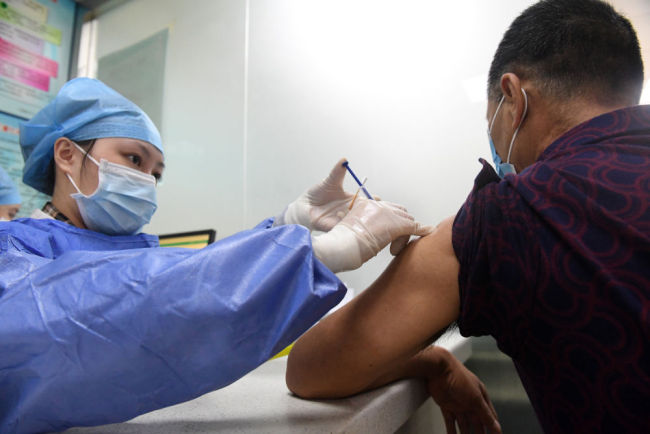 南宁：新冠疫苗加强针接种进社区